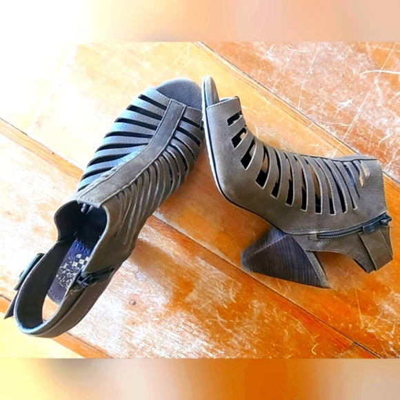 Caged open toe heels - Picture 3 of 6